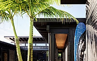 008-wahi-lani-a-surf-shack-elevated-blurring-indoor-outdoor-living.jpg