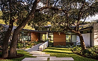 009-radial-house-embracing-lakeside-living-in-austin.jpg