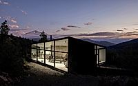 010-el-montanes-perched-on-cerro-del-cobre-a-modern-chilean-retreat.jpg