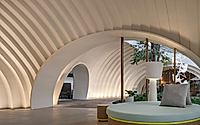 010-holiday-inns-samui-lobby-embracing-coconut-shell-inspiration.jpg