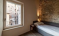 010-medieval-tower-in-siena-cmt-architettis-stunning-apartment-restoration.jpg