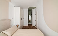 012-a-v-cado-vibrant-barcelona-apartment-designed-for-young-couple.jpg
