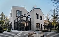 013-scale-house-how-kipseli-architects-reinterpreted-the-classic-house.jpg