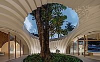 014-holiday-inns-samui-lobby-embracing-coconut-shell-inspiration.jpg