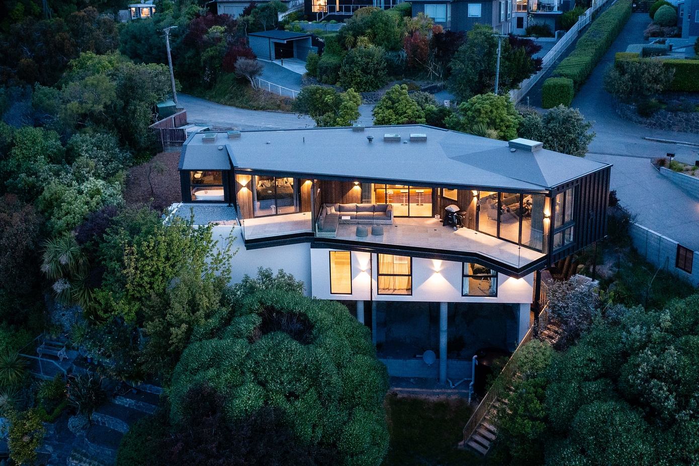 Parsons House: Breathtaking Views and Sustainable Design