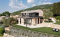 015-villa-vela-reimagining-lakeside-living-in-torri-del-benaco.jpg
