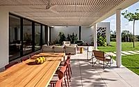 016-courtyard-villa-warm-and-inviting-family-home-in-israel.jpg