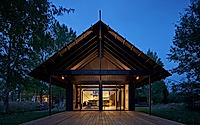 016-logan-pavilion-wyoming-home-blends-modern-and-rustic.jpg