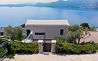 017-villa-vela-reimagining-lakeside-living-in-torri-del-benaco.jpg