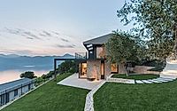 018-villa-vela-reimagining-lakeside-living-in-torri-del-benaco.jpg