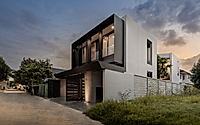 022-mng-courtyard-house-designing-for-limited-space-in-bangkok.jpg