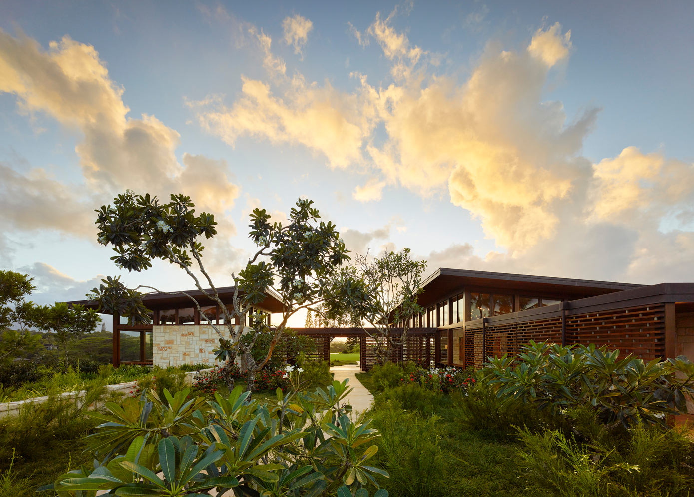 Kalihiwai Pavilion: Embracing Hawaii’s Tropical Beauty