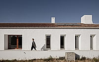torquines-de-cima-country-house-a-minimalist-haven-in-portugal-011