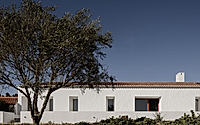 torquines-de-cima-country-house-a-minimalist-haven-in-portugal-019