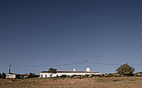 torquines-de-cima-country-house-a-minimalist-haven-in-portugal-025
