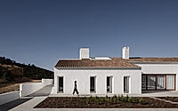 torquines-de-cima-country-house-a-minimalist-haven-in-portugal-026