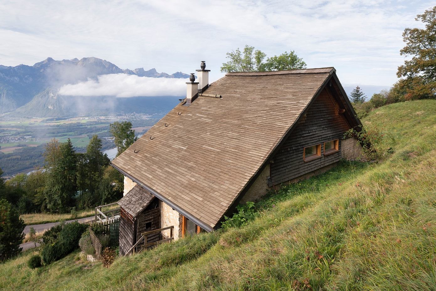 Alpine Chalet CPL: Rustic Meets Modern in Montreux