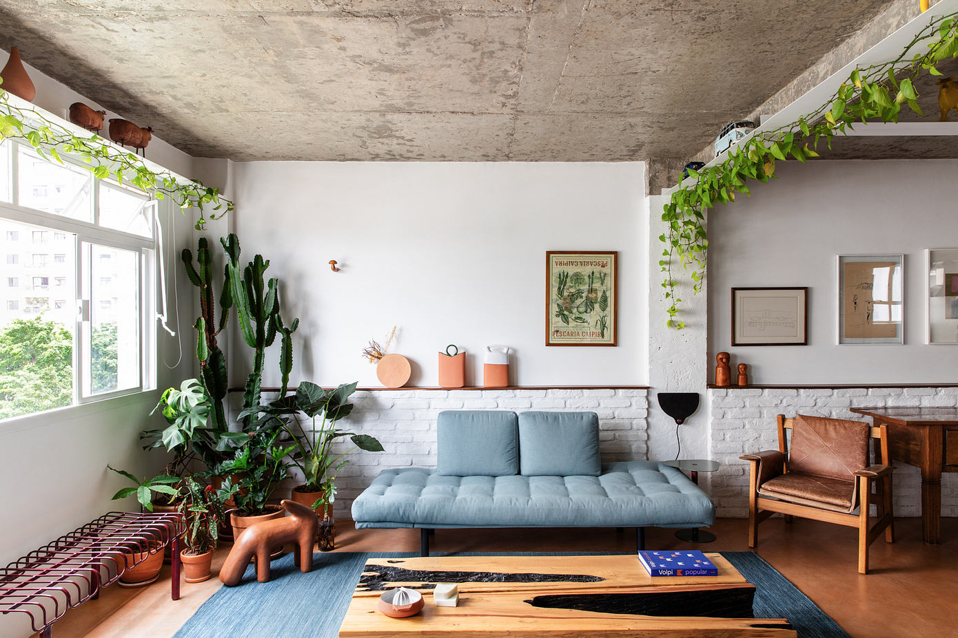 Bananeira Apartment: Blending Modern Design and Nature