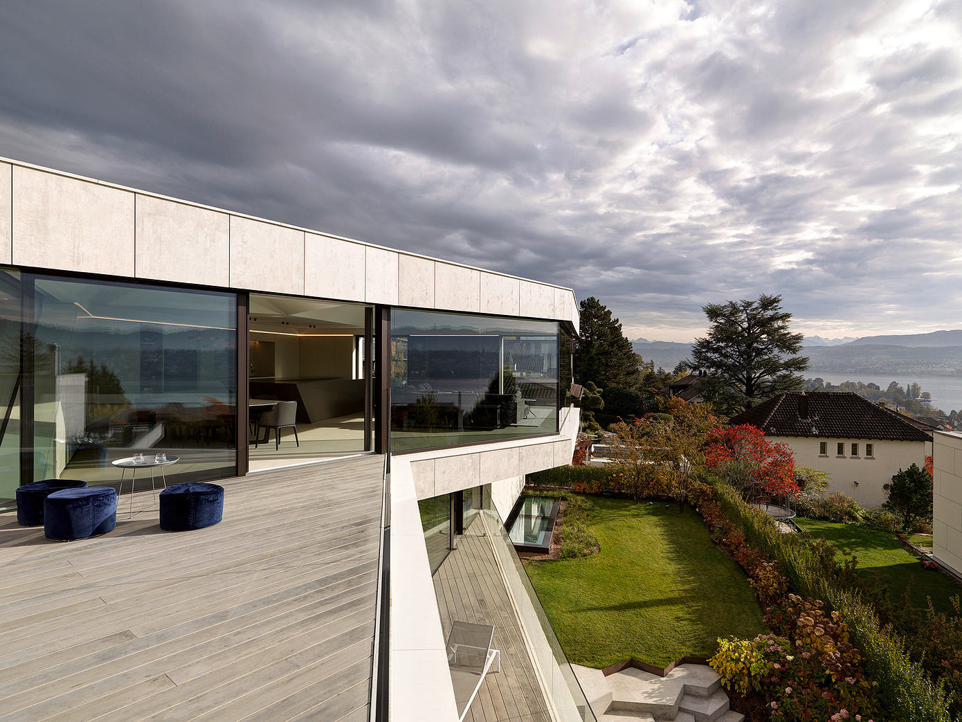 Casa Sil: Zurich Lake Retreat with Innovative Folded Design