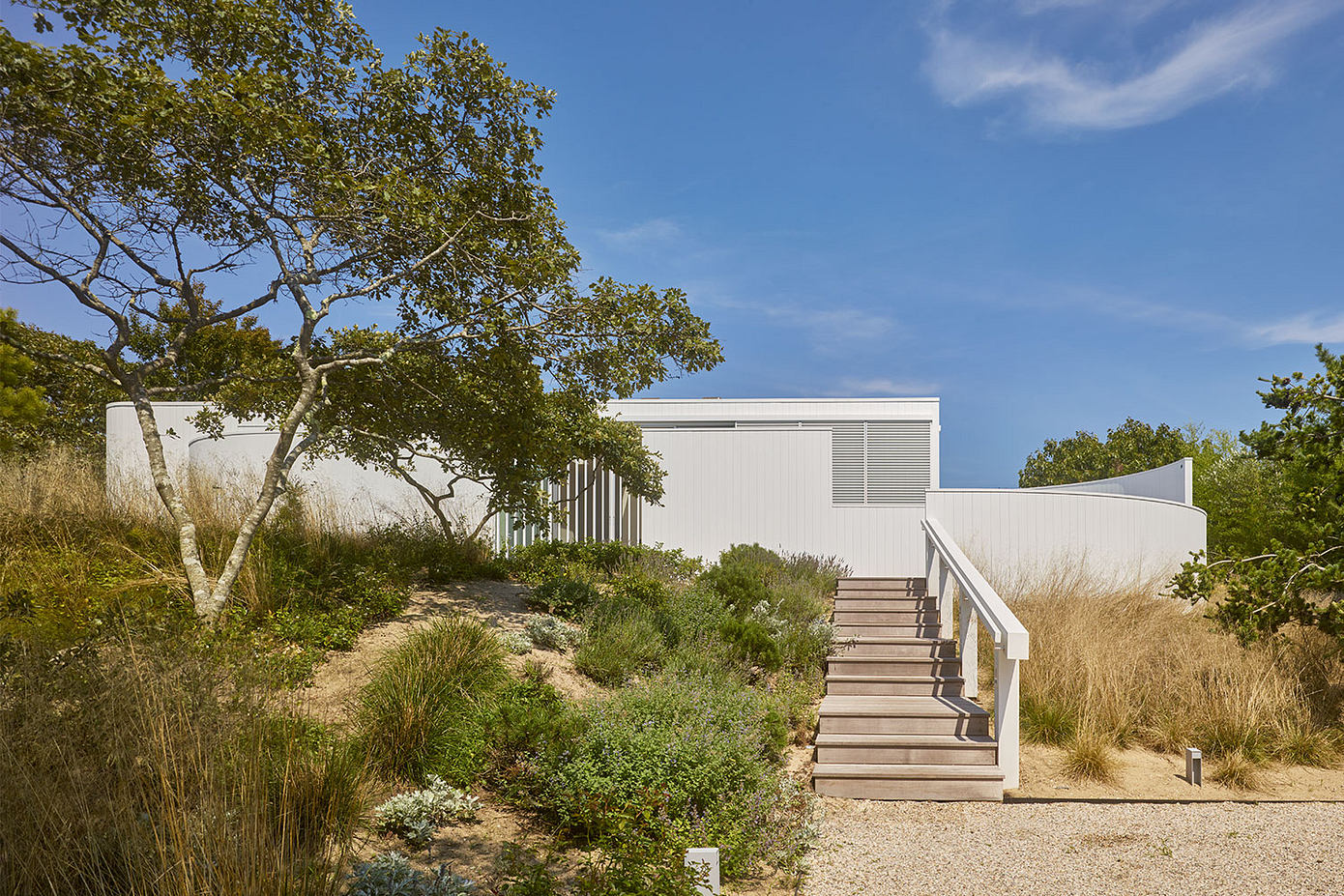 House in Amagansett: Serene Coastal Retreat by 1100 Architect