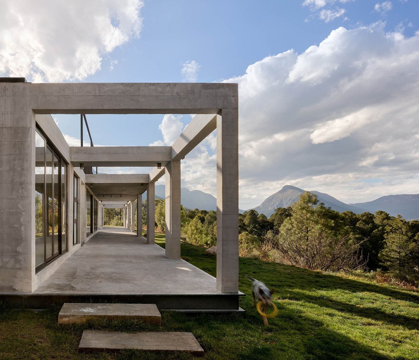 House in Sierra de Arteaga: Minimalist Retreat Nestled in Arteaga Landscape