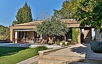 001-maison-lomalycha-a-contemporary-house-in-gigondas.jpg