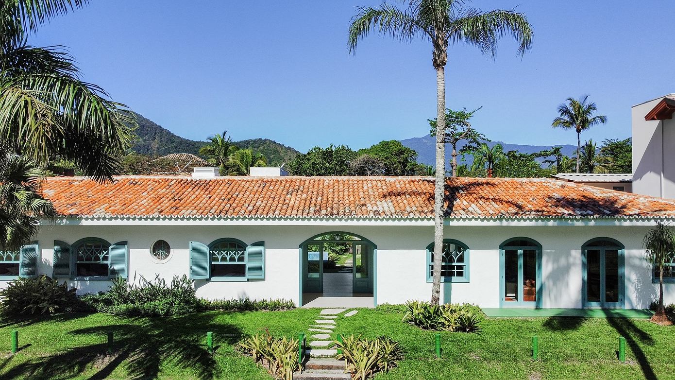 Páteo House: Reviving a 1970s Brazilian Colonial Gem