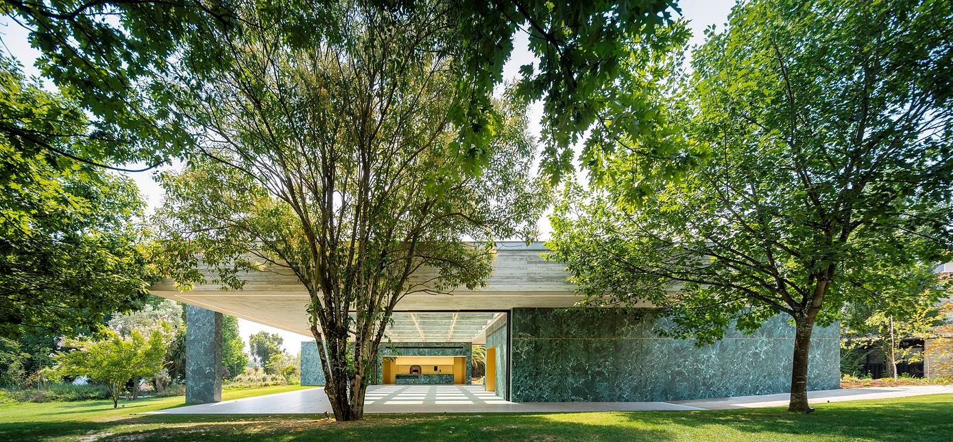 Pavilion in the Garden: Seamless Integration of Nature and Architecture