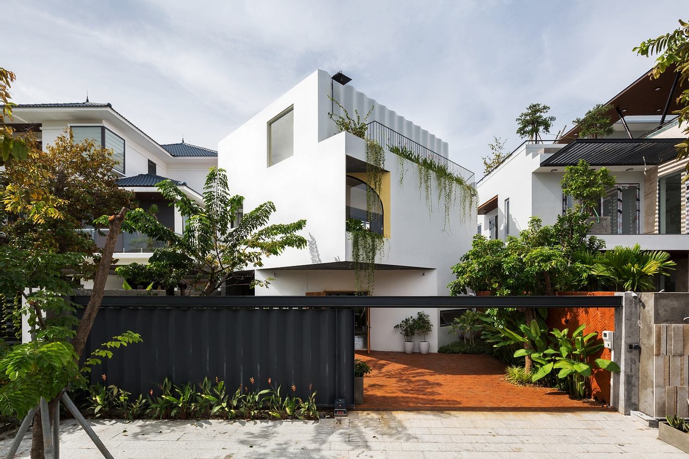 Rotating House: Innovative Rotating Design in Da Nang