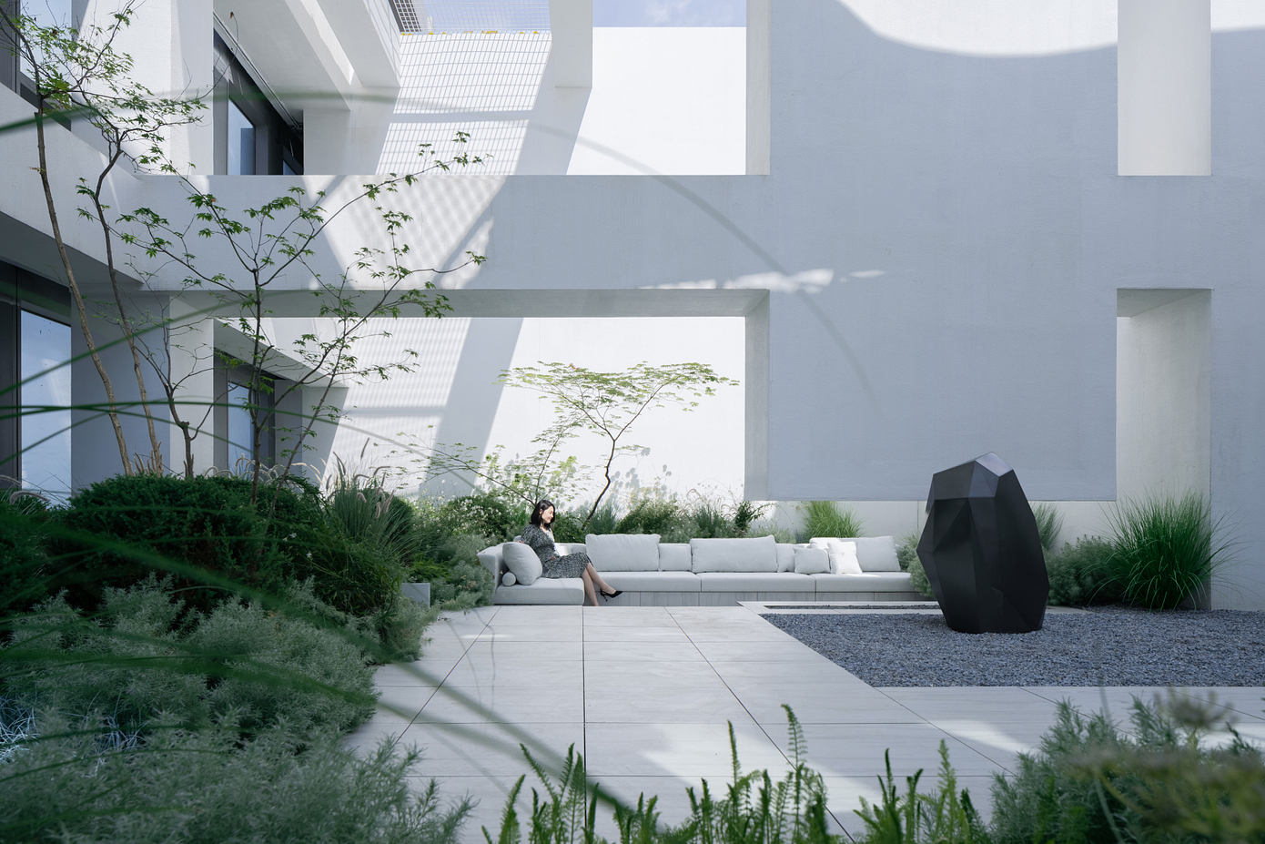 The Opus One: Harmonizing Classic and Contemporary in a Private Garden