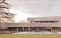 001-villafranca-house-seamless-blend-of-indoor-outdoor-living.jpg