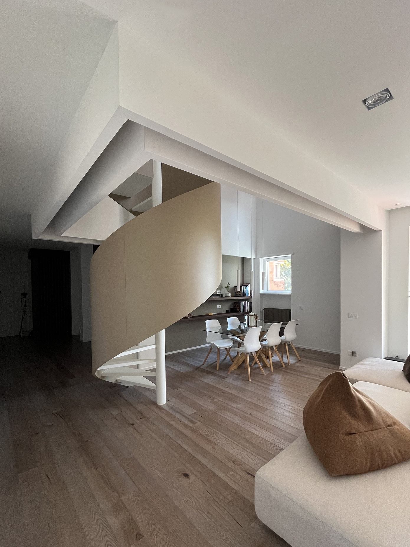 A Clean Cut: Transforming a 70s Apartment in Roma