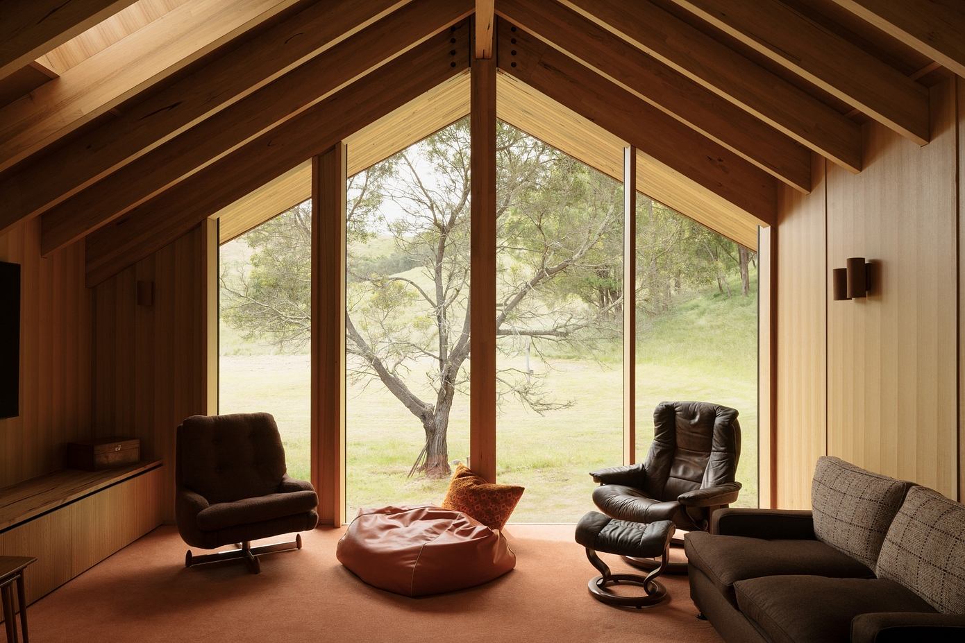 Off Grid House: Innovative Timber Design in Rural Australia