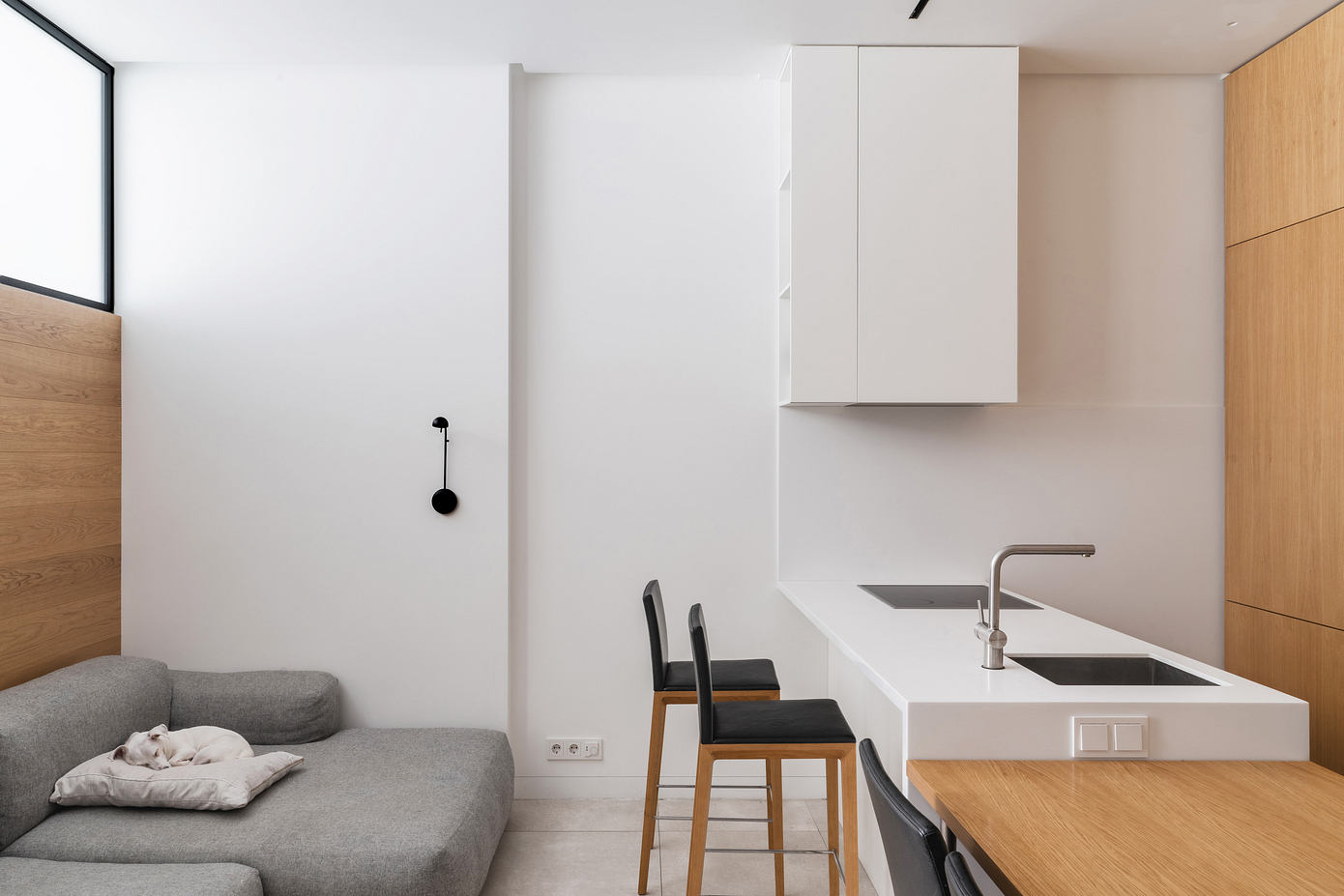 Subbota Apartment: Minimalist and Multifunctional Design in Moscow