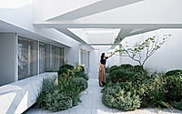 003-the-opus-one-harmonizing-classic-and-contemporary-in-a-private-garden.jpg