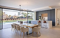005-villafranca-house-seamless-blend-of-indoor-outdoor-living.jpg