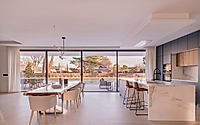 006-villafranca-house-seamless-blend-of-indoor-outdoor-living.jpg