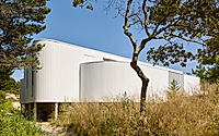008-house-in-amagansett-serene-coastal-retreat-by-1100-architect.jpg
