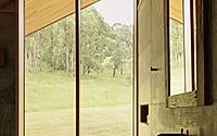 008-off-grid-house-innovative-timber-design-in-rural-australia.jpg