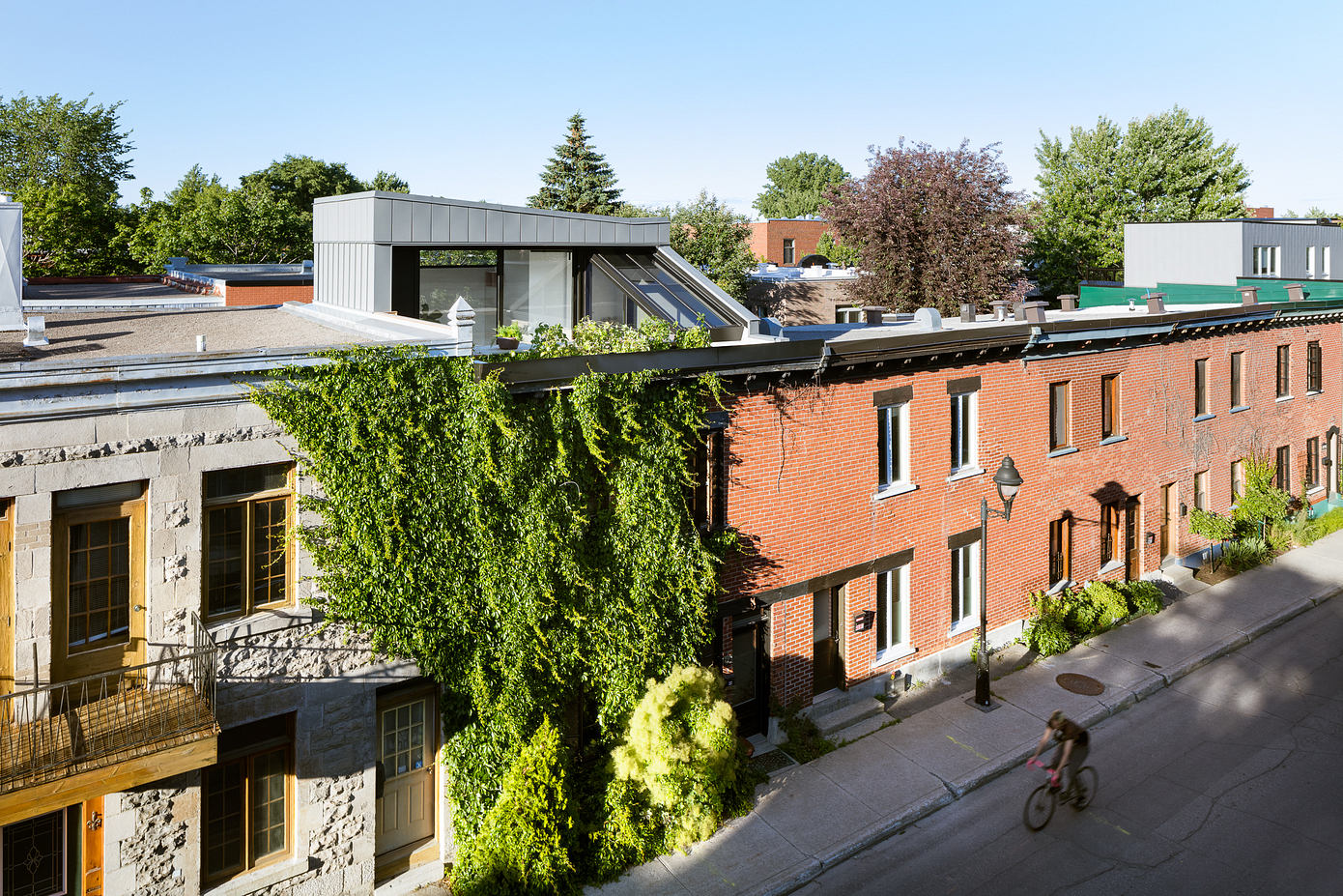 Residence Pontiac: Modernizing a Plateau Mont-Royal Home