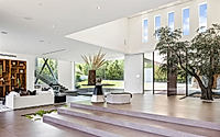 011-benedict-canyon-a-beverly-hills-home-designed-for-modern-living.jpg
