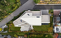 011-casa-sil-zurich-lake-retreat-with-innovative-folded-design.jpg