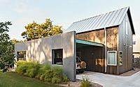 011-harvey-street-adu-a-cozy-two-bedroom-retreat-in-austin.jpg