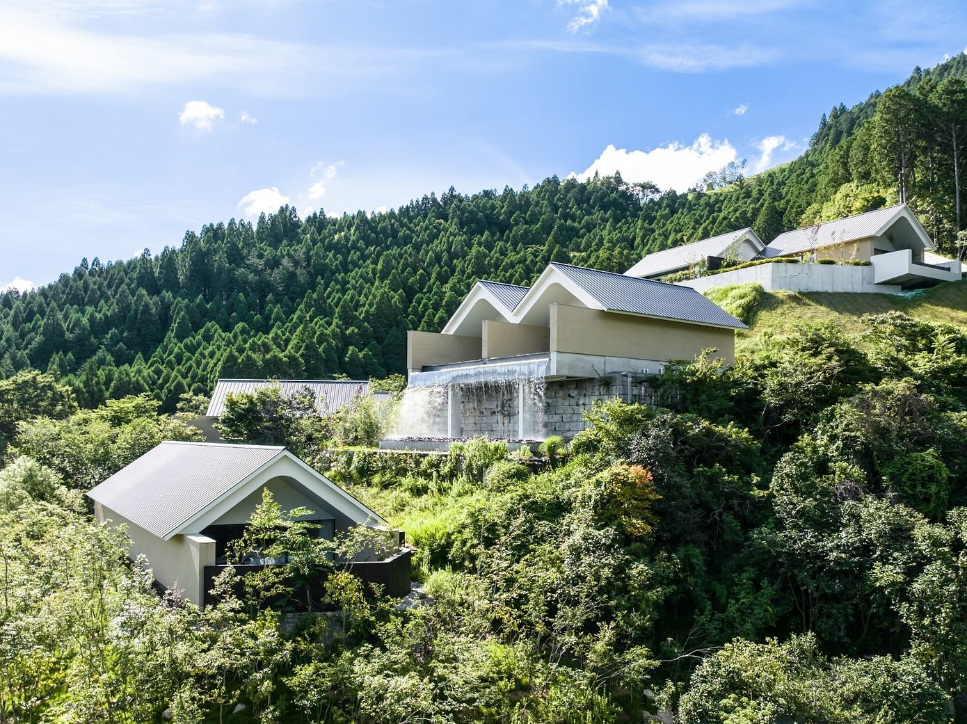 Enowa Yufuin: Elevated Botanical Retreat in Oita Prefecture