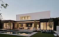 017-charmed-modern-multigenerational-home-design-in-phoenix.jpg
