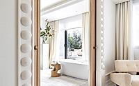 020-puerta-de-hierro-elegant-madrid-apartment-by-beatriz-silveira.jpg