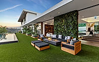 022-benedict-canyon-a-beverly-hills-home-designed-for-modern-living.jpg