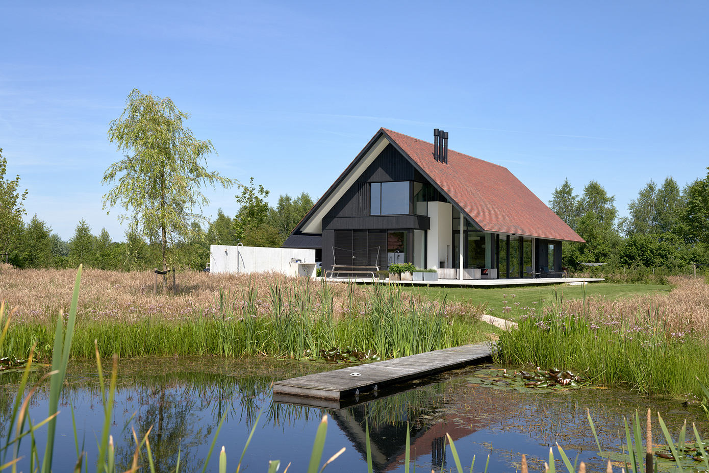 Villa Hoefsevonder: Unique House Design in Dutch Landscape
