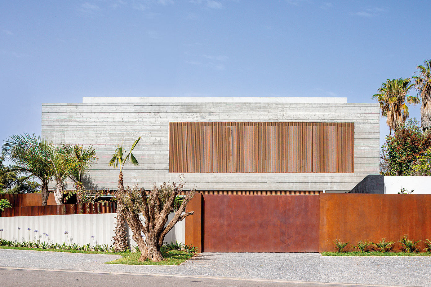 Rak House: Embracing Opulent Minimalism in Casablanca