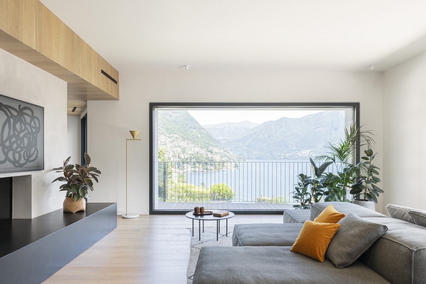 Villa al Lago: Transforming a 60s Home into Modern Splendor